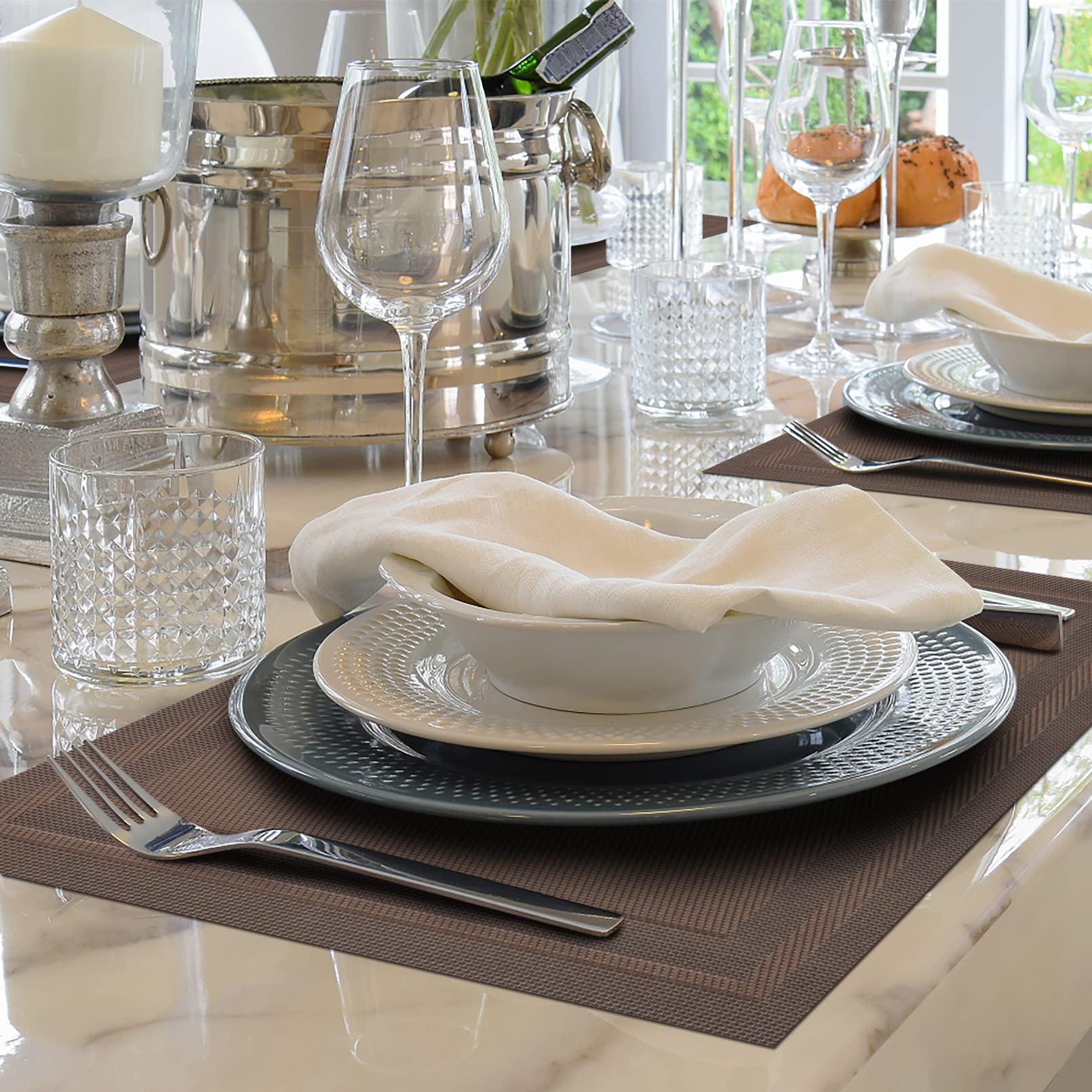 Winknowl Placemats Set of 4，Heat Resistant Woven Vinyl Washable PVC Place Mats，Non-Slip Stain Resistant Indoor/Outdoor Table Mats for Dining Table (Brown)
