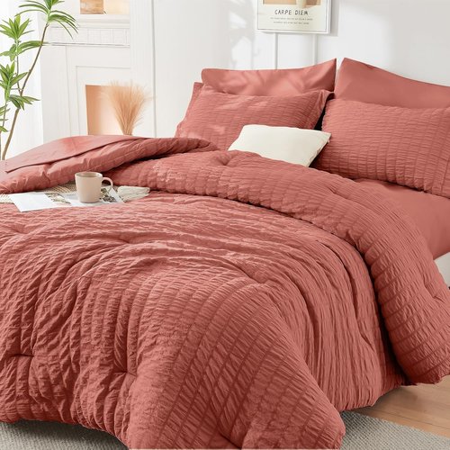 HYMOKEGE King Size Comforter Set - Luxury Seersucker 7-Piece Bedding Set for All Seasons | Includes Comforter, Sheets & Pillowcases
