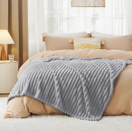 Bedsure Light Grey Fleece Blanket - Super Soft Cozy Throw for Couch, Perfect 50x70 Inches Size