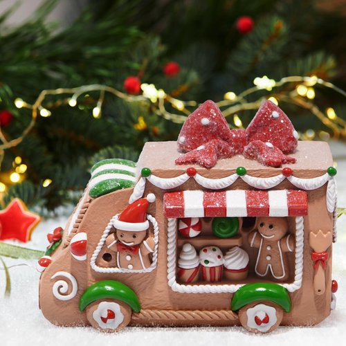Hodao Gingerbread Sweets Truck Figurine – Resin Christmas Decorations for Home, Indoor Tabletop Decor, Candy & Cupcake Details, Cute Holiday Ornaments, Mini Collectible Gift for Families