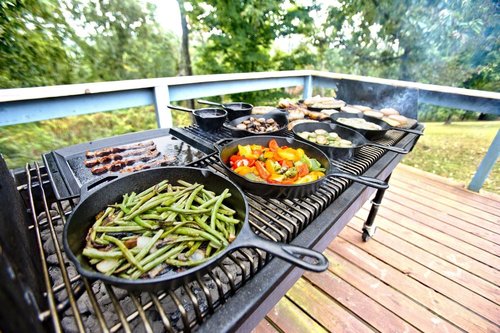 Lodge Cast Iron Griddle - Seasoned Rectangular Cooking Surface | 15 x 12.25 Inches