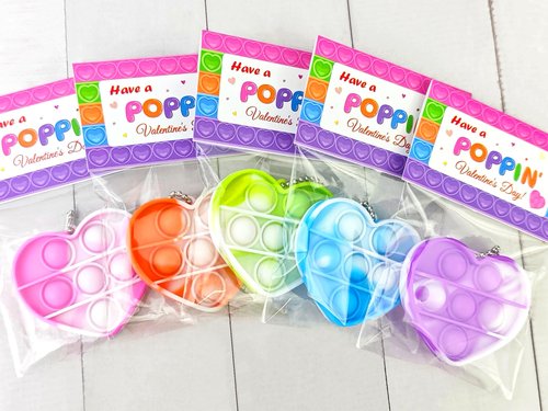 Wondrus Holiday Gifts Exchange Cards for Classroom Kids 28 Pcs, Heart Pop Fidget Toys with Keychains for Preschool Toddlers,Non Candy Party Favors Goodie Bag Stuffers for Kindergarten Boys Girls