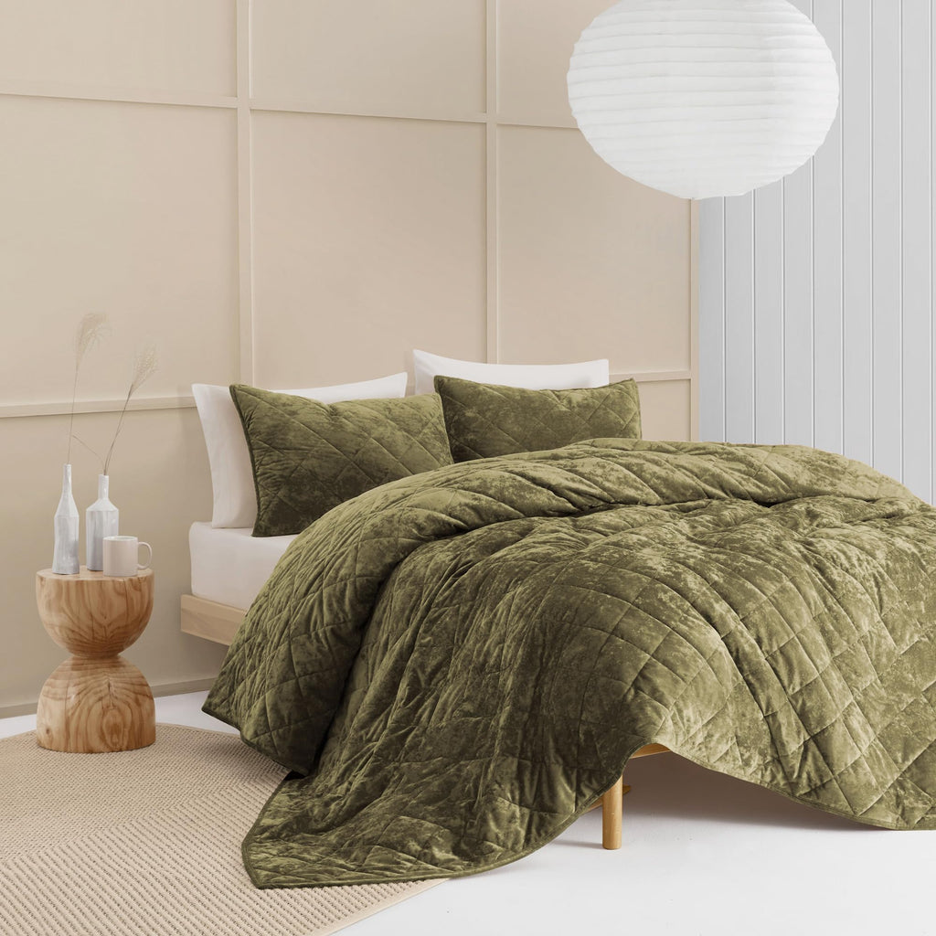 Wonderful Luxury Velvet Green Quilt Set Queen, Diamond Stitch Pattern Bedding, Lightweight Ultra-Soft Skin-Friendly, All-Season, Versatile as Comforter/Bedspread for Adults Teens Kids Bedroom,94"x94"