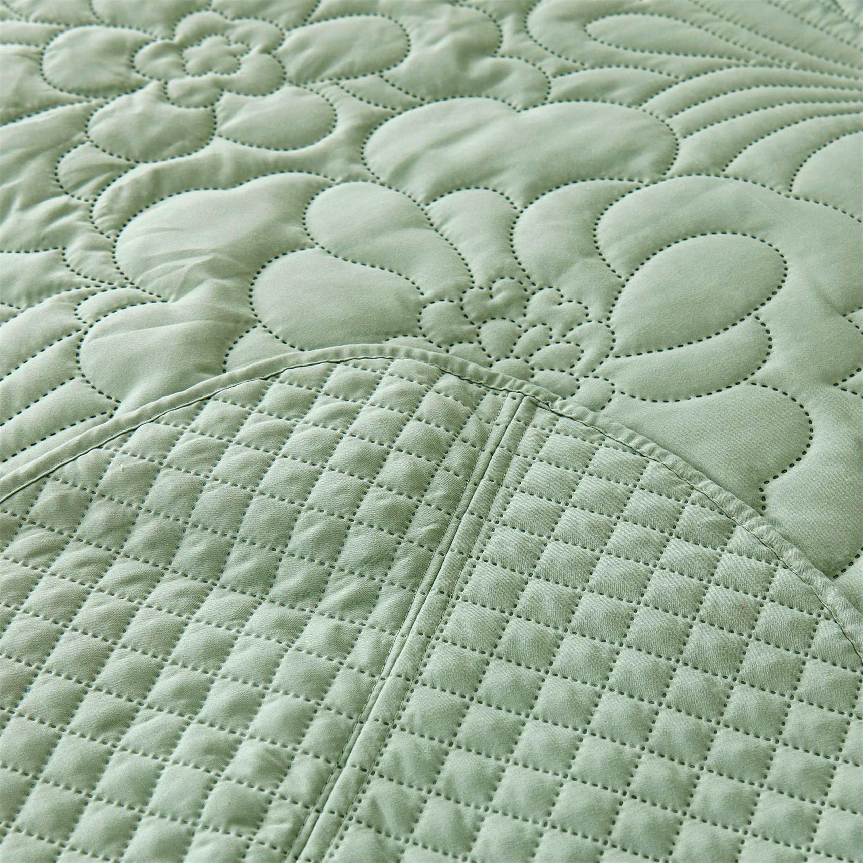 Cmfshape Oversized King Quilt Set Bedspread 128x120-Sage Green California King Quilts 3 PCS-Lightweight Quilted Bedding Extra Large-Floral Coverlet for All Season