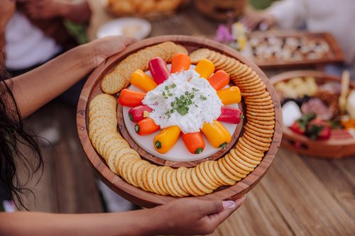 PICNIC TIME Isla Serving Platter with Marble Cheeseboard Insert, Acacia Wood Charcuterie Board Set, Round Serving Chopping Tray, (Acacia Wood with Marble)