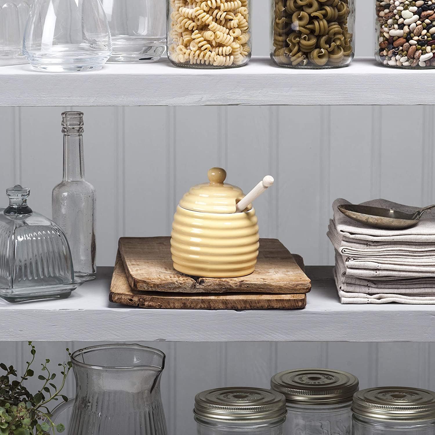 WM Bartleet & Sons 1750 Traditional Porcelain Honey Pot with Beech Wood Dipper 11cm – Yellow