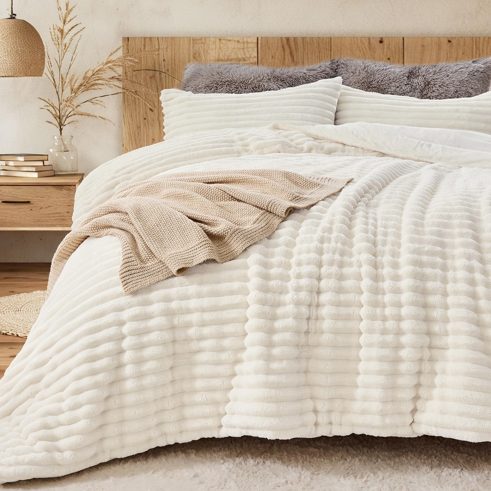 Sasttie Queen Comforter Set 3 Pieces - Super Soft Fleece Comforters Queen Size, 1 Luxury Warm Fuzzy Marshmallow Comforter with 2 Pillow Cases, Faux Fur Down Alternative Bedding Set, Cream White