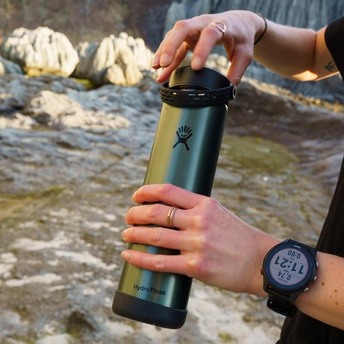 Hydro Flask 24 Oz Hiking Water Bottle - Lightweight Trail Series with Wide Flex Cap in Obsidian