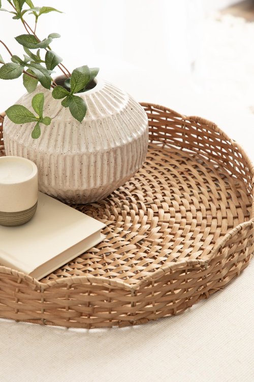 Kate and Laurel Wavley Modern Round Scalloped Woven Rattan Tray, 18 Inch Diameter, Natural Rattan, Decorative Wavy Boho Tray for Use as Versatile Ottoman Tray or Serving Platter