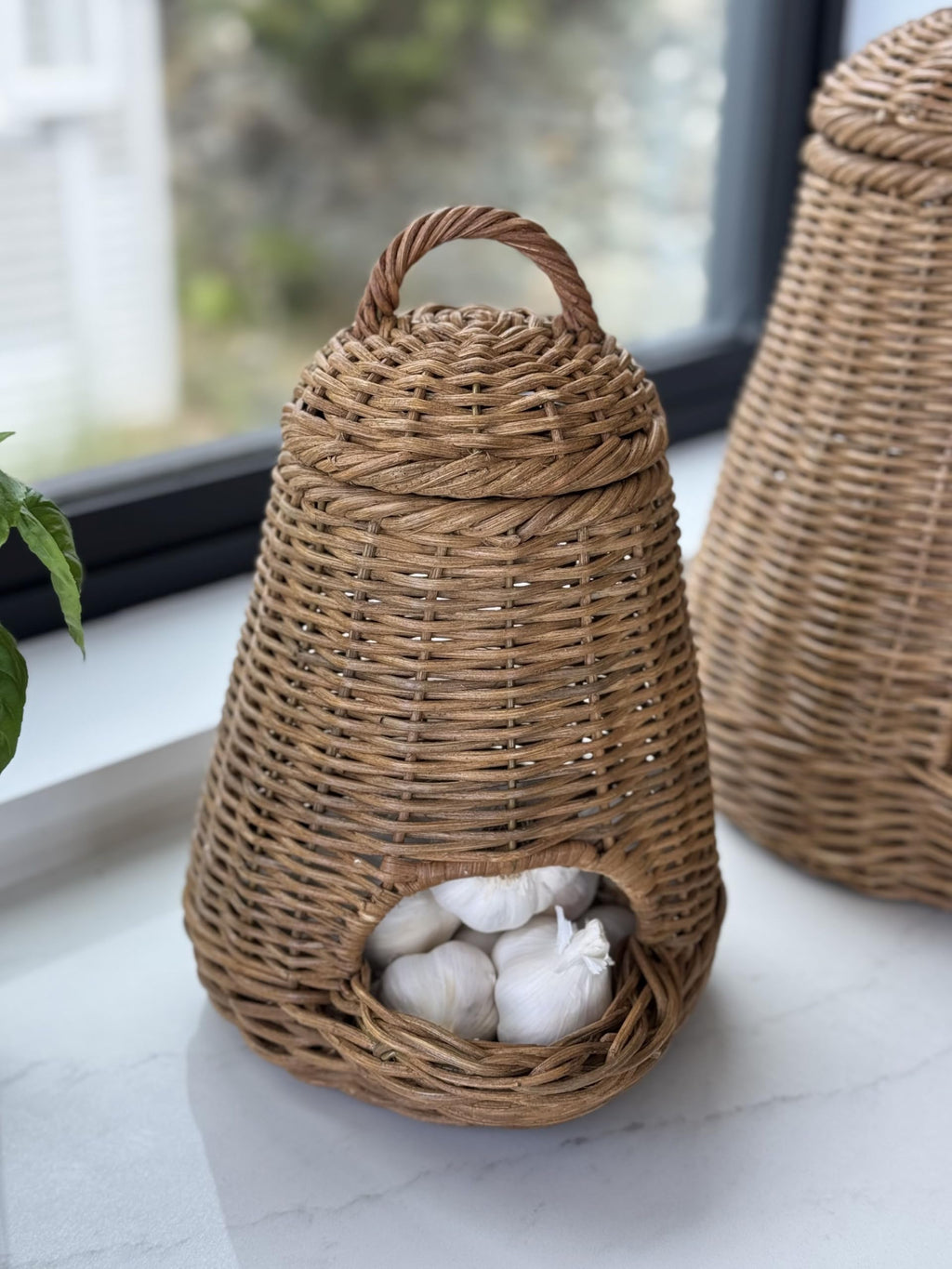 KOUBOO 1020027 Wicker Garlic Fruit and Vegetable Storage Basket, Small, 7.5" x 7.5" x 10.5" , brown