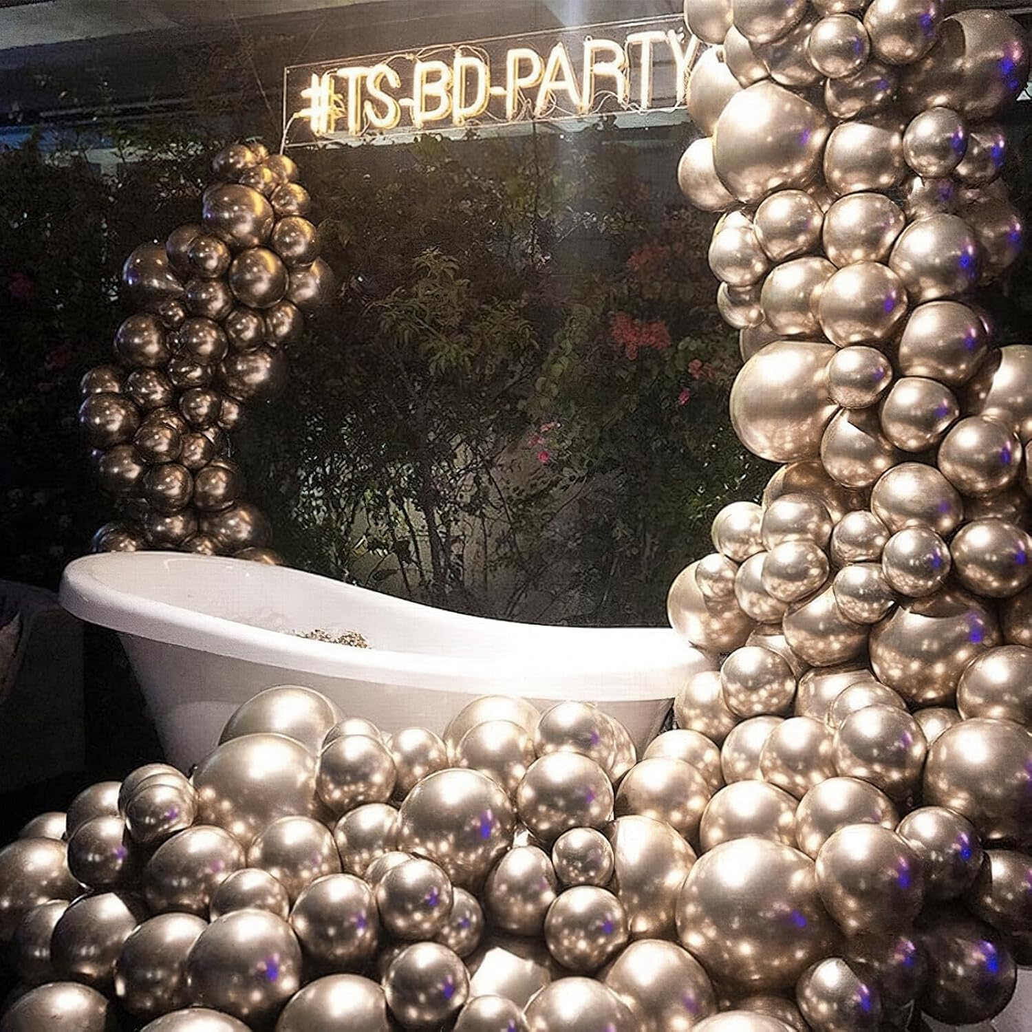 PartyWoo Metallic Gold Balloon Arch Kit - 154pcs Chrome Balloons in 5-18 Inch Sizes for Celebrations