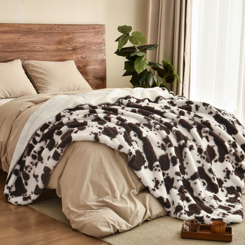 PHF Cute Cow Print Sherpa Blanket King Size for Women Men Adults, Reversible Thick and Warm Blanket for Winter, Ultra Soft Fuzzy Animal Pattern Bedding for Bed Sofa Couch, 108x90, Brown