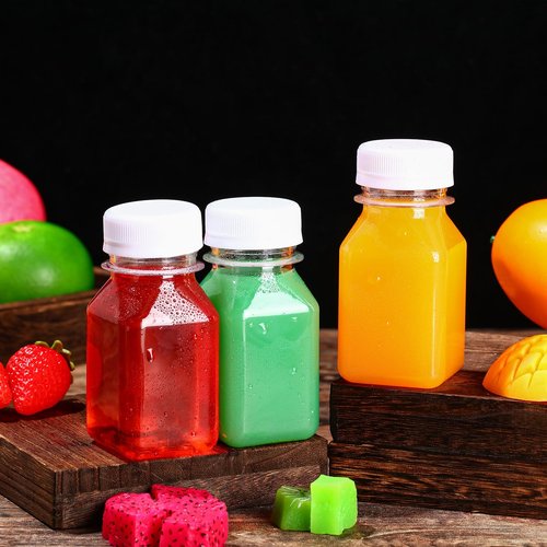 Xinnun 200 Pcs Plastic Juice Bottles with Caps Square Empty Clear Water Bottles Bulk Drinking Beverage Containers Reusable Empty Juicing Refillable PET Flasks with Lids for Drinks Smoothie(4oz,White)