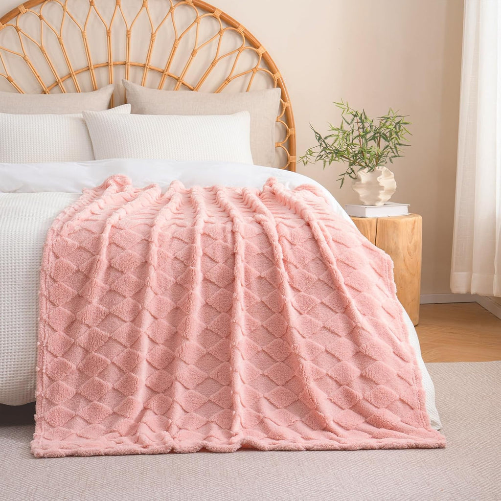 Skiennix Pink Throw Blanket - Lightweight Plush Fleece for Couch & Sofa | 50x60 Inches, Cozy Diamond Checkered Design
