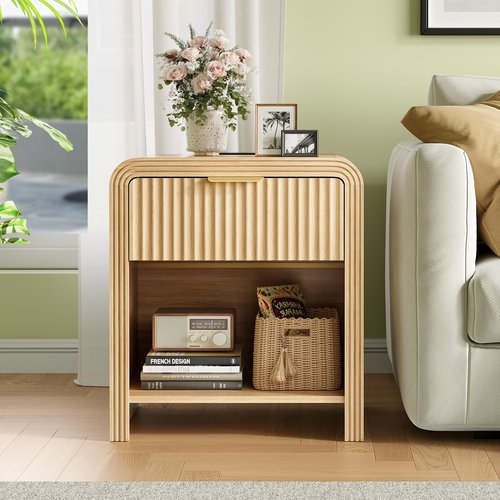 Decofy Fluted Nightstand with Charging Station, Modern Bedroom Furniture Side Table with Gold Handles, Drawers & Open Shelf, Curved Profile Design, End Table Wood Organizer for Bedroom, Natural Oak