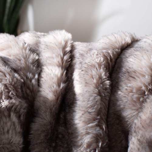 SAFAVIEH Home Collection Faux Chinchilla Throw, Grey