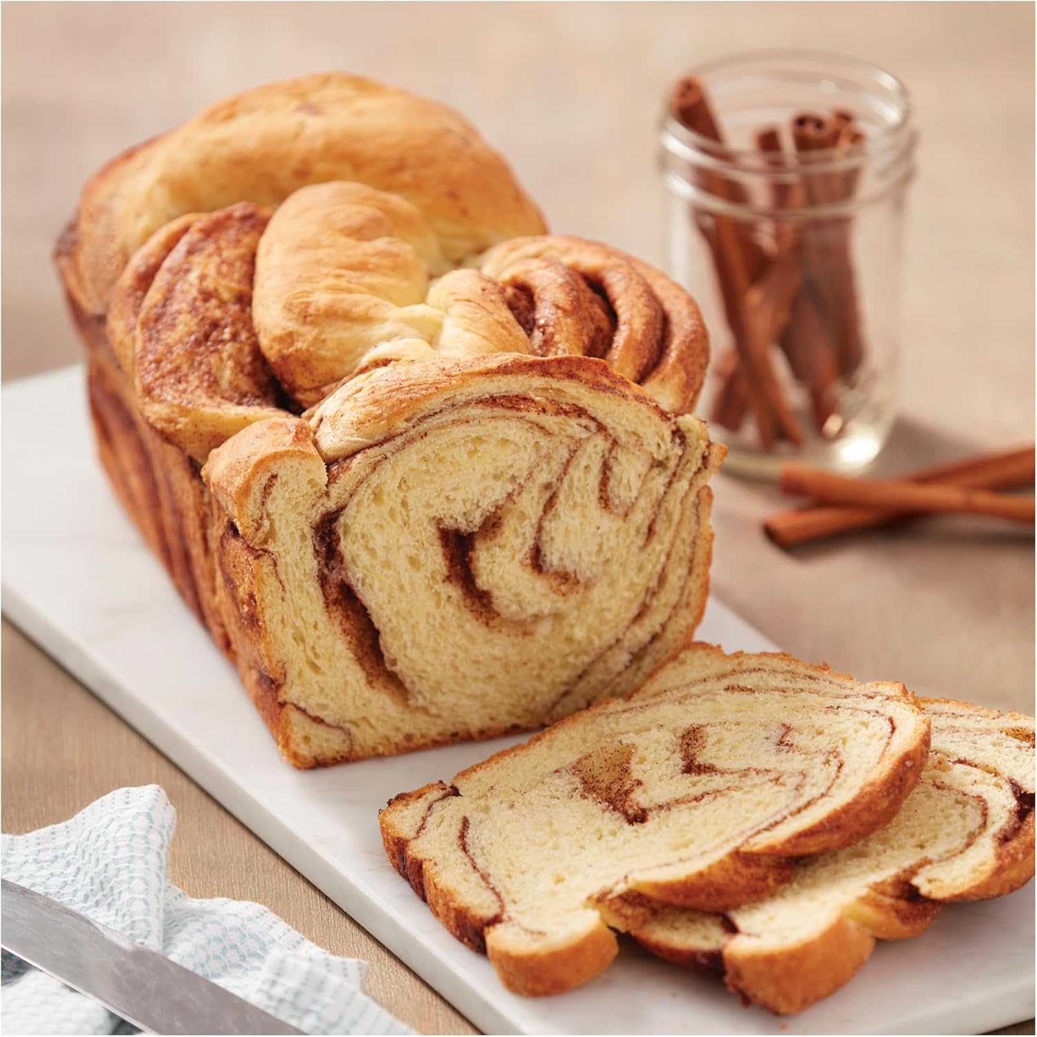 Wilton Gold Non-Stick Loaf Pan - Perfect for Breads & Pound Cakes - Even Heat Distribution | 9.25 x 5.25 x 2.75 Inch