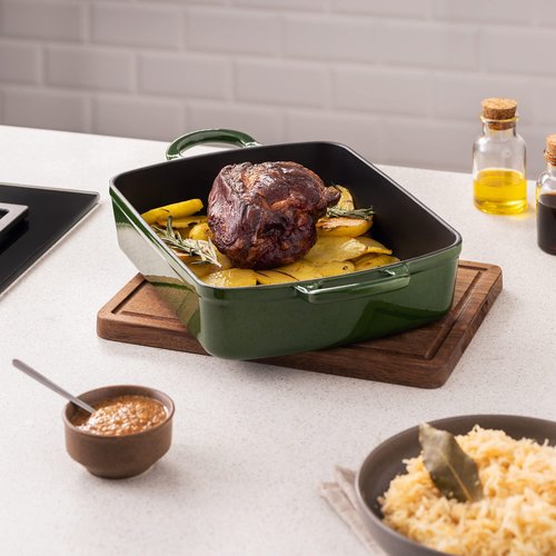 Navaris Cast Iron Casserole Dish - Enameled Oven Baking Pan - Large Enamel Coated Roasting Pan for Meat or Vegetable Casseroles, Lasagna Dish - Green