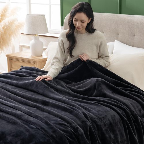 Micorfiber Fleece Blanket - Heavyweight Plush Warmth for Couch & Bed | 70in x 90in, Black