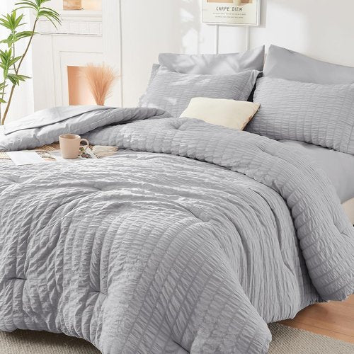 HYMOKEGE King Size Comforter Set - Luxury 7-Piece Seersucker Bedding in Light Grey for All Seasons