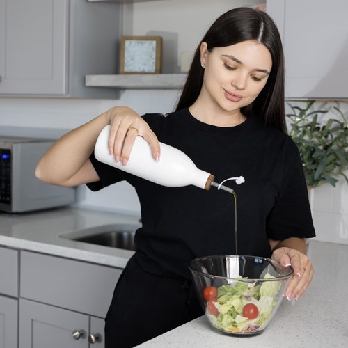 Fox Run White Ceramic Oil Bottle, 17 oz/500 ML Olive Oil Dispenser With Pouring Spout and Cap