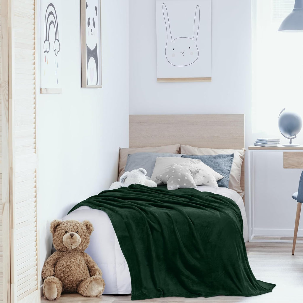 Utopia Bedding Fleece Blanket - Luxury Soft Microfiber | Twin Size 300GSM in Forest Green (60x80 Inch)