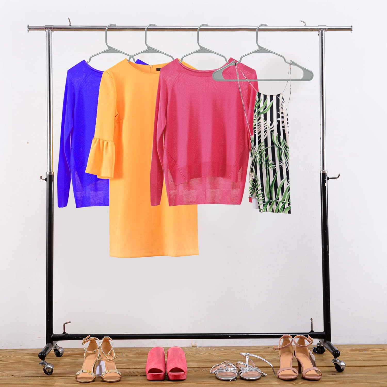 Utopia Home Plastic Hangers 50 Pack - Durable Space-Saving Closet Organizers - Ideal for Shirts, Pants, Skirts & Coats (Grey)