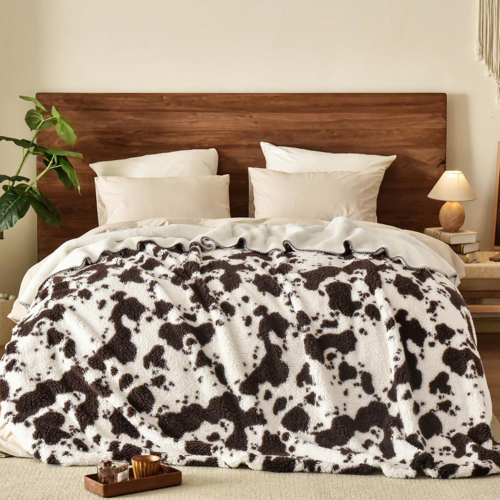 PHF Cute Cow Print Sherpa Blanket King Size for Women Men Adults, Reversible Thick and Warm Blanket for Winter, Ultra Soft Fuzzy Animal Pattern Bedding for Bed Sofa Couch, 108x90, Brown