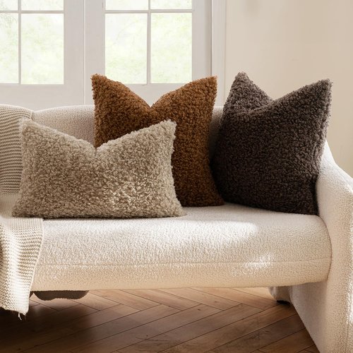 MIULEE Pack of 2 Throw Pillow Covers 20x20 Inch Chocolate Faux Fur Decorative Sherpa Pillow Covers Fuzzy Accent Soft Sheepskin Fleece Cushion Cases for Boho Home Decor Couch Living Room Bed