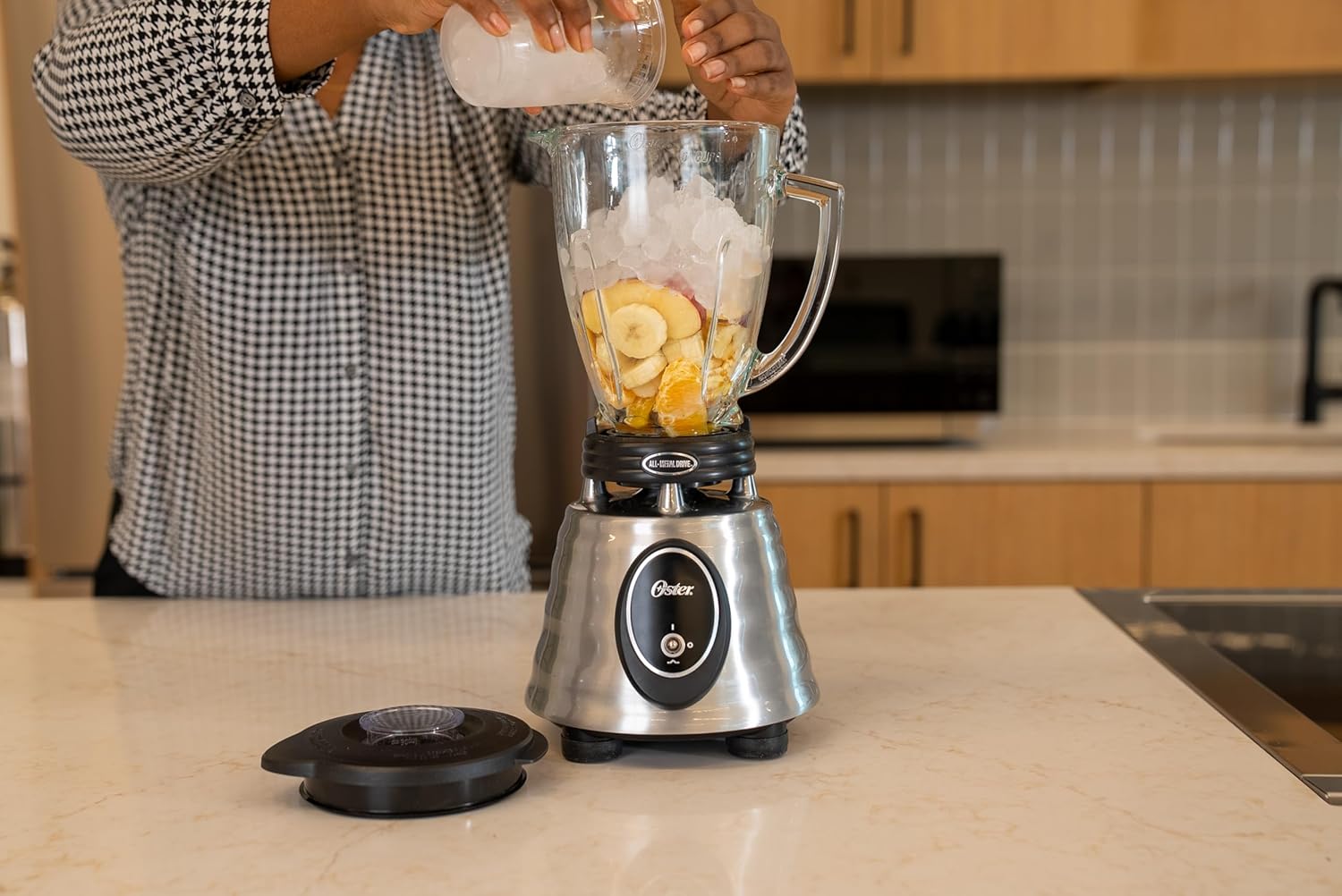 Oster Classic Series Blender - 1000W Power, 6-Cup Glass Jar, Stainless Steel Kitchen Essential