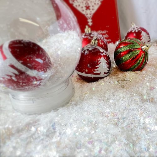 Jimmy Jem's - Christmas White Iridescent Snow Globe Decor - 2 Oz (9700)