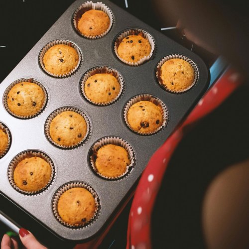 HARFINGTON 100 Count Cupcake Liners Soccer Cupcake Cups Standard Size Muffins Liners Papers Baking Cups Wrappers Greaseproof for Party Wedding Birthday