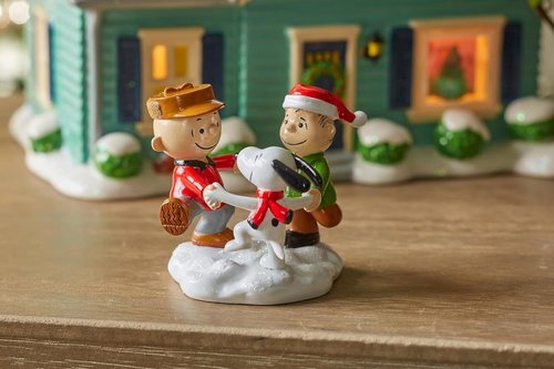 Department 56 Peanuts Village Figurine - Charlie, Linus & Snoopy Trio - 2.5 Inch, Multicolor