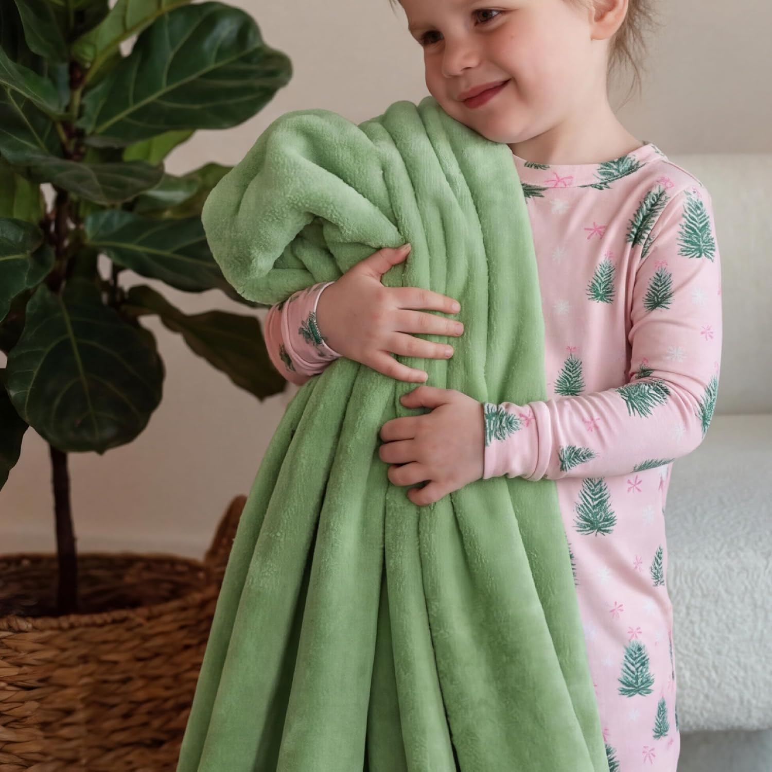 Bedsure GentleSoft Throw Blanket - Cozy 300GSM Fleece for Home Decor | Emerald Green, 50x60 Inches
