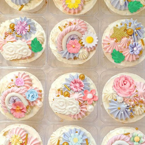 Muyulin Mini Rose Flowers Chocolate Silicone Molds, 5 Packs Plumeria Fondant Molds Chrysanthemum Mould for Birthday Cake Decoration Cupcake Toppers Sugar Craft Cookie Polymer Clay Resin