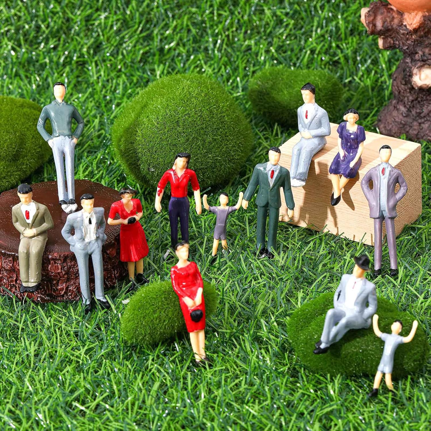 Skiennix Miniature People Figurines - 30 Pcs 1:30 Scale Tiny Models for Realistic Scenes