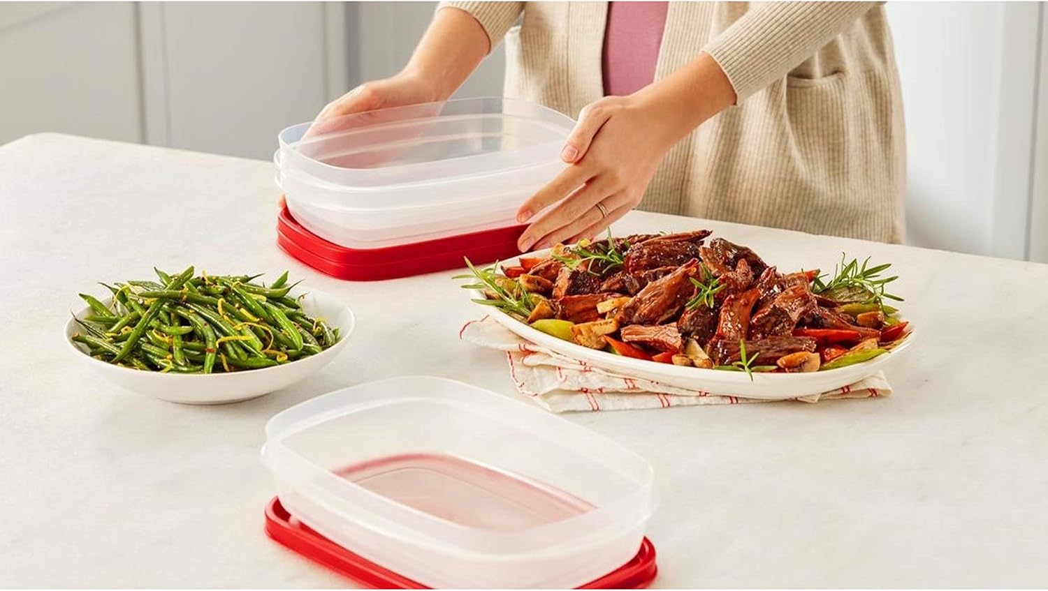 Rubbermaid EasyFindLids Meal Prep Containers - 5.5 Cup Capacity in Vibrant Red Color