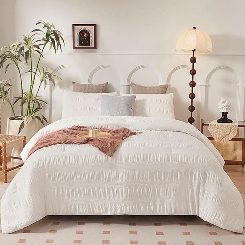 Catesgoo Queen Comforter Set Cream White, 3 Pieces Seersucker Bed Set, Soft & Warm Lightweight Bedding Comforter Sets for All Season, Bedding Sets with Comforter, 2 Pillowcases