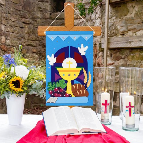 First Communion Banner Kit for Boys Girls Catholic Craft Pack First Holy Communion Banner kits DIY Holy Communion Banners Church and Sunday School Crafts for Kids First Communion Felt Decor Set