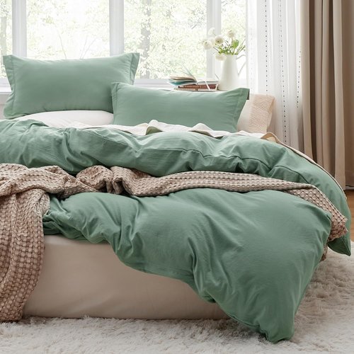 Bedsure Oversized Queen Duvet Cover Set - Extra Soft Sage Green Prewashed Cotton-Like Polyester, 98x98 Inches with Zipper Closure & 2 Pillow Shams