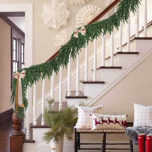 Realistic Thick and Lush Christmas Garland for Mantle Christmas Decorations Indoor 6FT Real Touch Artificial Pine Garlands for Stairs Railing Outdoor Fireplace Table Xmas Holiday Decor Winter Greenery