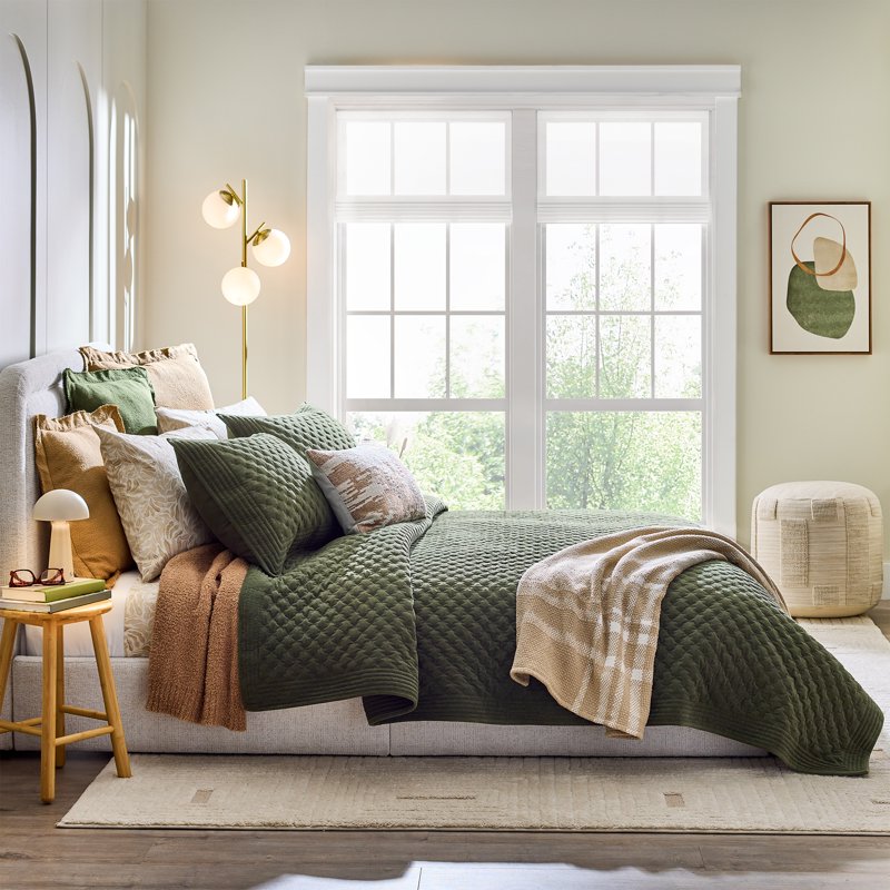 Better Homes & Gardens King Tufted Matte Velvet Quilt - Emerald Green