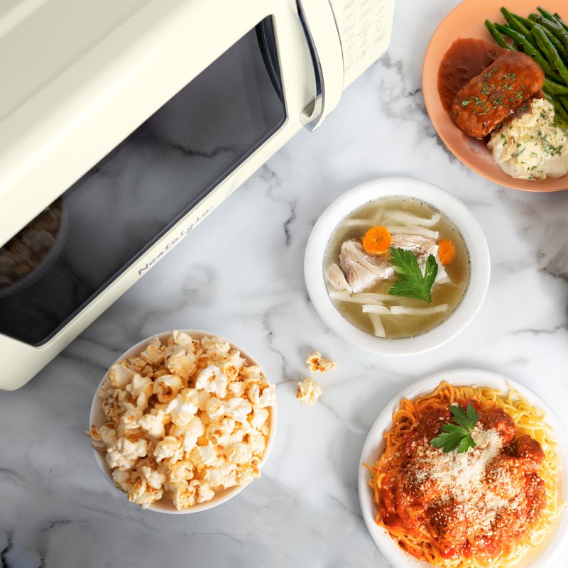 Retro Microwave Oven - 0.7 cu ft, 700W, Ivory - 8 Auto Cook Programs