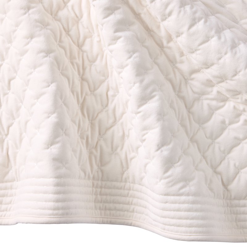 Better Homes & Gardens Vanilla Dream Tufted Velvet Quilt King Ivory