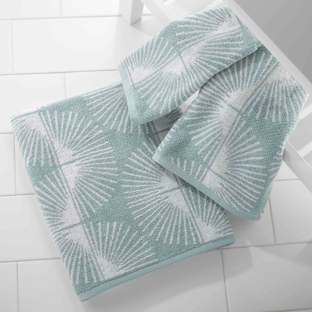 Nicole Miller - Washcloths, Soft & Absorbent Cotton, Dorm Room Essentials, Set of 4 (Kendall Collection, Oasis)