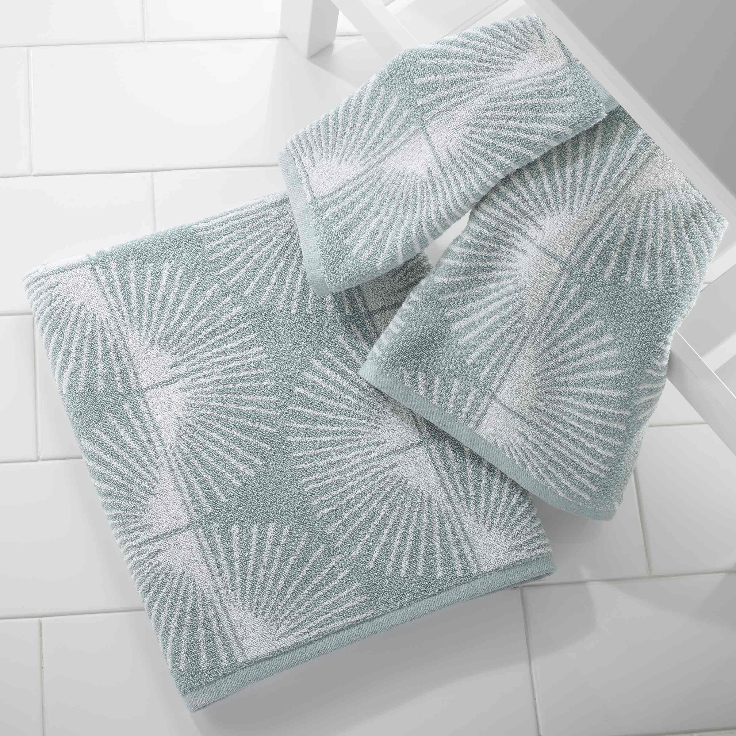Nicole Miller - Washcloths, Soft & Absorbent Cotton, Dorm Room Essentials, Set of 4 (Kendall Collection, Oasis)
