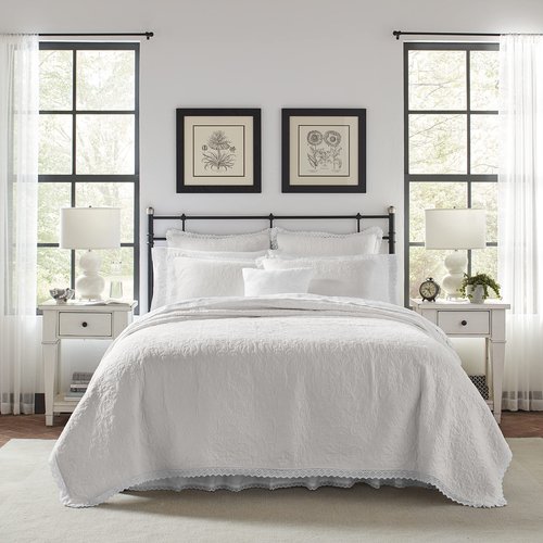 Laura Ashley - Queen Quilt Set, Reversible Cotton Bedding with Matching Shams, Pre-Washed Home Decor for Added Softness (Heirloom Crochet White, Queen)