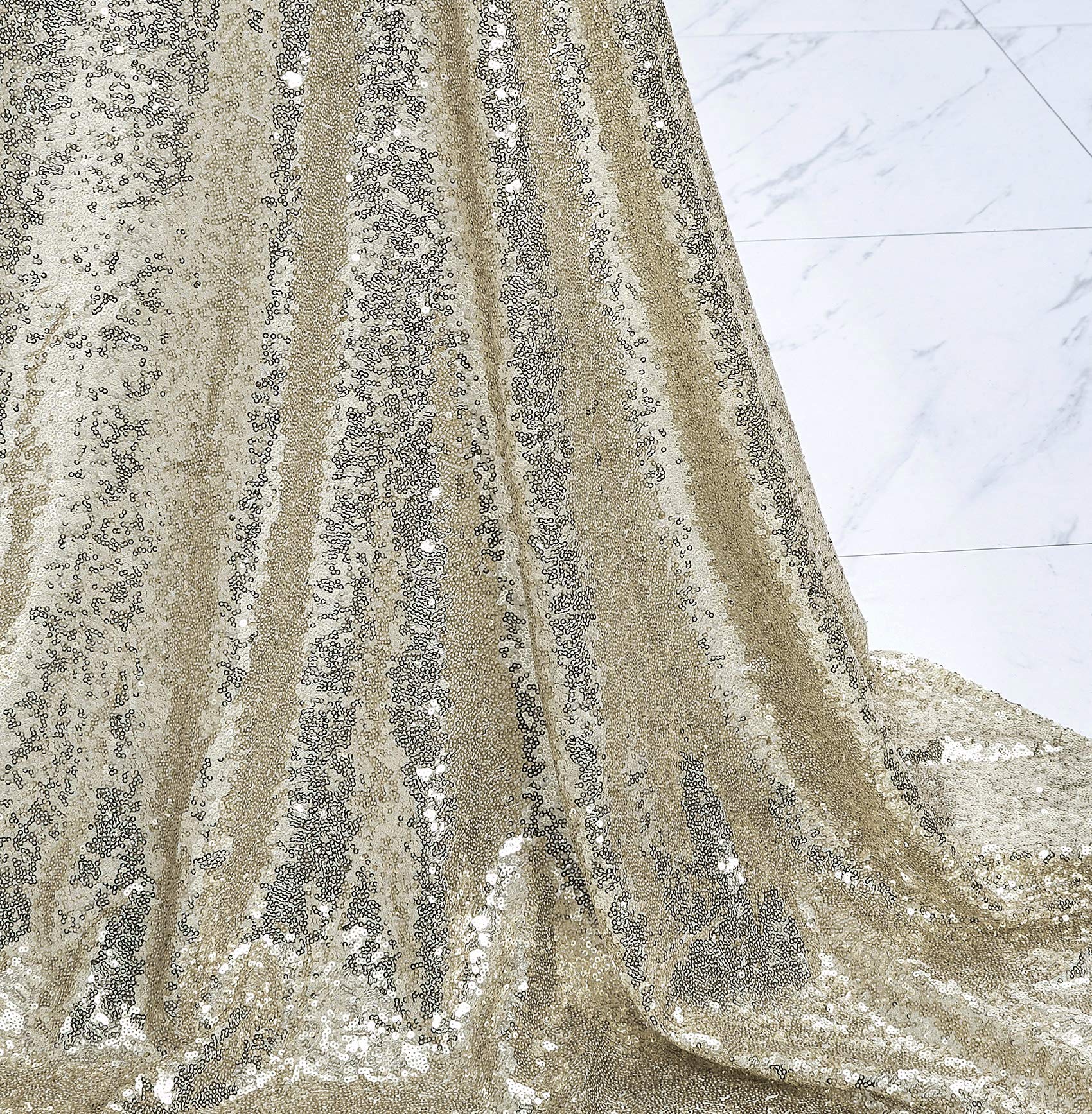 Hahuho 50x80 inch Rectangular Sequin Tablecloth Champagne, Glitter Tablecloth for Bridal Shower Decorations, Birthday, Wedding, Dessert, Banquet（50x80 Inch, Champagne）