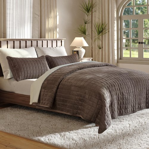Fleeco Double-Sided Velvet Quilt King Size Comforter Set, 108"x 96" Lightweight Velvet Bedding Set, Ultra Soft Bedspread with 2 Matching Shams, for All Seasons, Brown