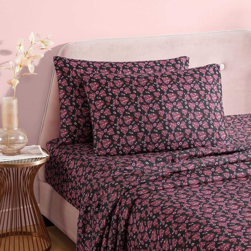 Betsey Johnson - Twin Bed Sheets, Bedding Set with Matching Sham, Fully Elasticized, Fade & Wrinkle Resistant, Dorm Essentials (Lipstick Betsey Pink)